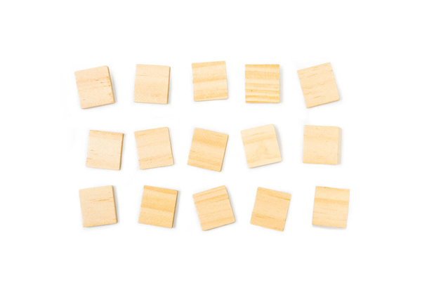 Quadratische Holzwürfel auf weißem Hintergrund - Foto, Bild