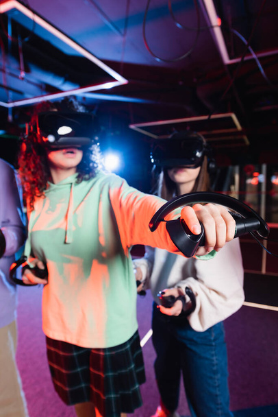 african american girl in vr headset gaming near blurred friends - Photo, Image