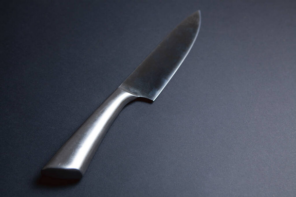 železný nůž na černém pozadí - Fotografie, Obrázek