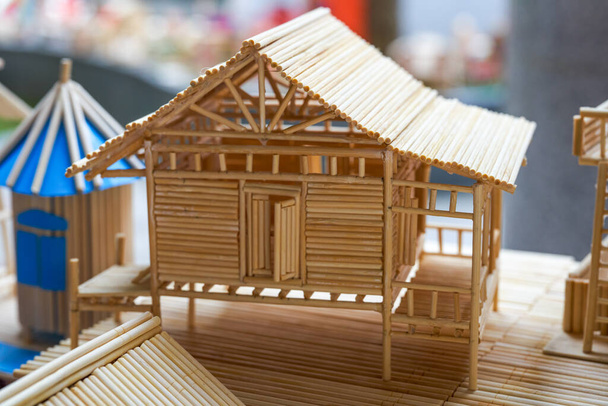 Χειροποίητα μικρά σπίτια χτισμένα με μπαμπού - Φωτογραφία, εικόνα