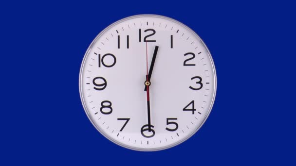 時間経過クロック、黒の数字と白の時計は青の背景に12 〜 3時間の時間経過と連続して時間を示しています - 映像、動画