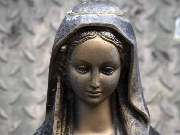 Święty Madonna serca posąg szczegół zbliżenie - Zdjęcie, obraz