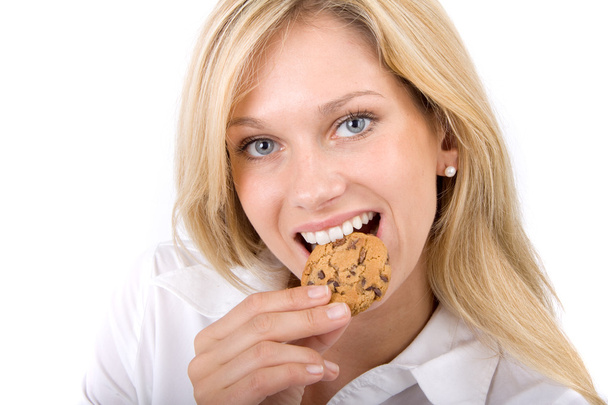 Frau Junge isst einen Keks - Foto, Imagem