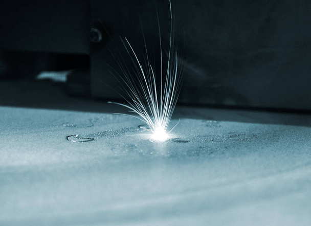 3D-tulostin tulostaa metallia. Lasersintrauskoneet metallia varten. - Valokuva, kuva