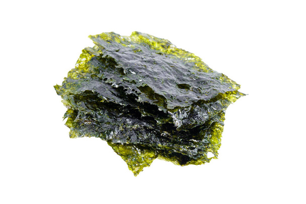Algas crocantes nori isoladas em fundo branco. Folhas de algas secas. - Foto, Imagem