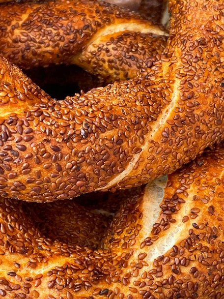 simit, round shaped turkish bagel covered with sesame seeds  - Vector, Image