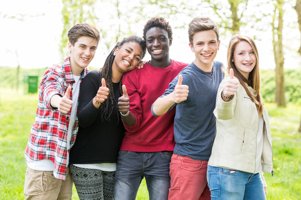 Teenagers with Thumbs Up - Φωτογραφία, εικόνα