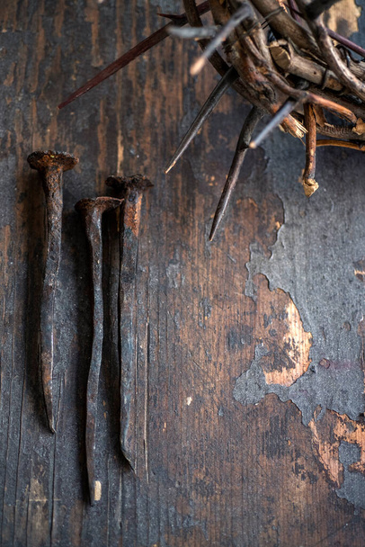 Staré hřebíky a trnová koruna - Fotografie, Obrázek