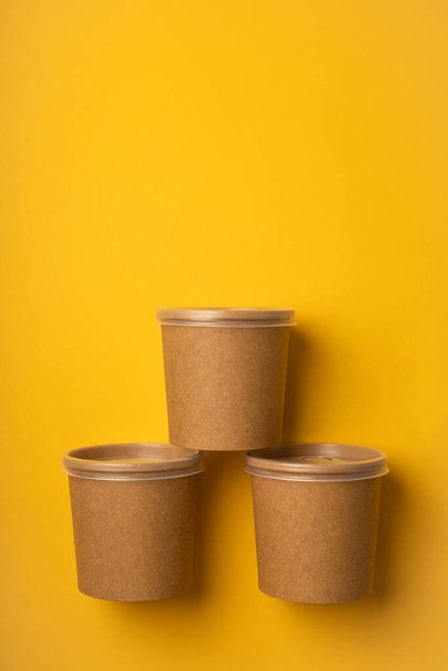 No plastic glasses for delivery on yellow background - 写真・画像