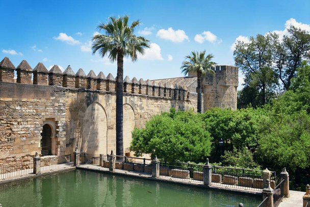 Alcázar de los Monarcas Cristianos edificios históricos en Córdoba, España. - Foto, Imagen