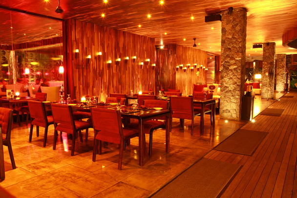Restaurante Interior à noite
 - Foto, Imagem