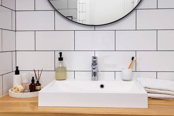 Bathroom in white colors, modern interior. - Foto, Bild