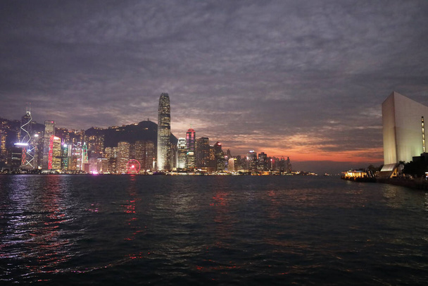 21. prosince 2020 Victoria Harbour při západu slunce v Hongkongu  - Fotografie, Obrázek