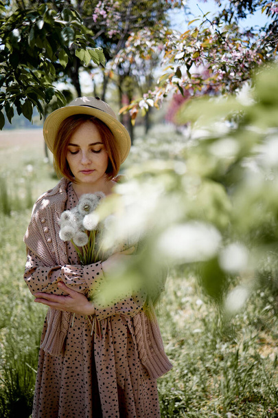 Young Beautiful Woman Holding Bunch Of Dandelion Flowers Standing On Meadow - Foto, Bild