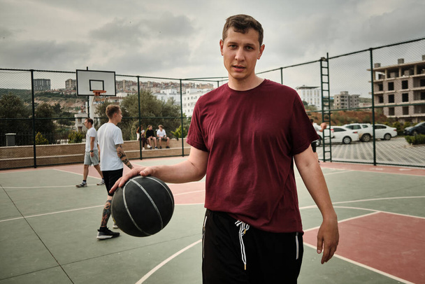 Man plays basketball at outdoor court - Fotografie, Obrázek
