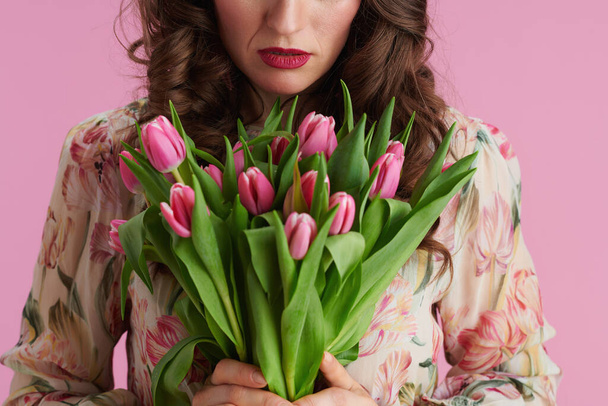 Closeup on female with tulips bouquet against pink background. - Valokuva, kuva
