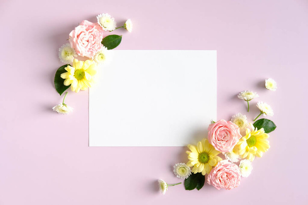 Blank paper card mockup and flowers on pink background. Happy Mother's Day, Birthday, anniversary concept. - Φωτογραφία, εικόνα