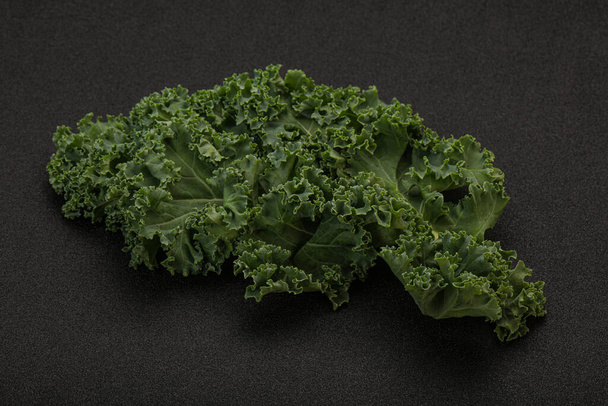 Kuchnia wagańska - świeży zielony liść kapusty - Zdjęcie, obraz