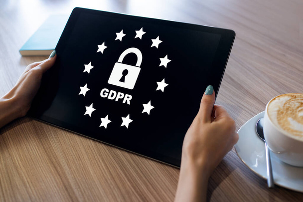 GDPR - Закон об общем регулировании защиты данных. Бизнес и интернет на экране - Фото, изображение