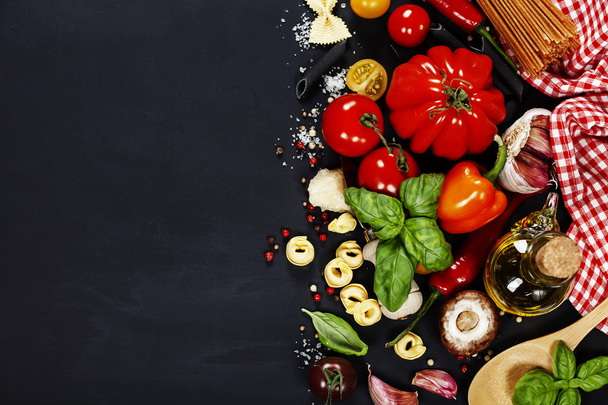 Italian ingredients - pasta, vegetables, spices, cheese - Foto, Imagem
