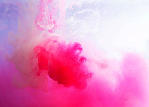 Motion Color Drop in Wasser, Tinte, die hereinwirbelt, Bunte Tintenabstraktion. Fantasie Traum Wolke von Tinte unter Wasser.Acrylfarben und Tinte im Wasser. Abstrakter Hintergrund - Foto, Bild