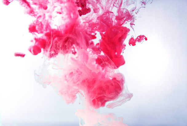 Motion Color gota en el agua, arremolinamiento de tinta, colorida extracción de tinta. Fantasía Dream Nube de tinta bajo el agua. Colores acrílicos y tinta en el agua. Fondo abstracto - Foto, Imagen