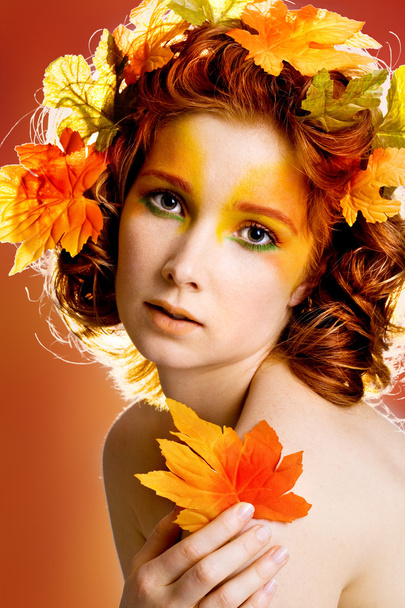 Autumn portrait of a beautiful female model - Φωτογραφία, εικόνα