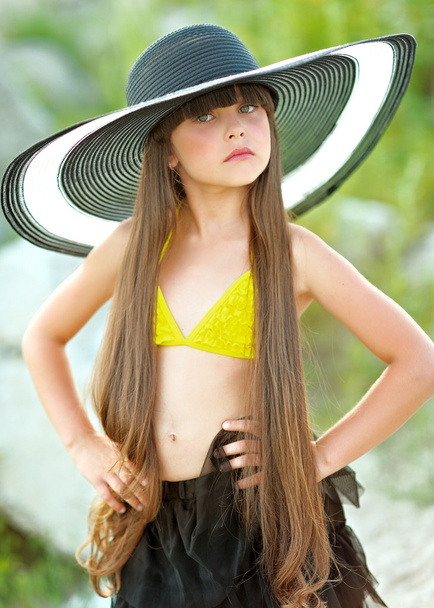 portrait of little girl on the beach - Foto, Imagen