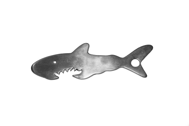 Нож металлического устройства в виде акулы - Фото, изображение