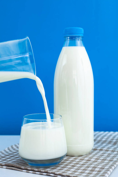 Fresh milk in the glass. Healthy eating. - Photo, image