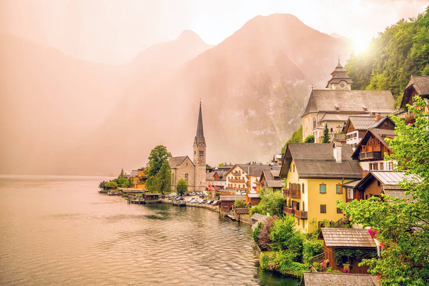 Scenic näkymä kuuluisa Hallstatt kylä Itävallassa, Alpit. Eurooppa - Valokuva, kuva