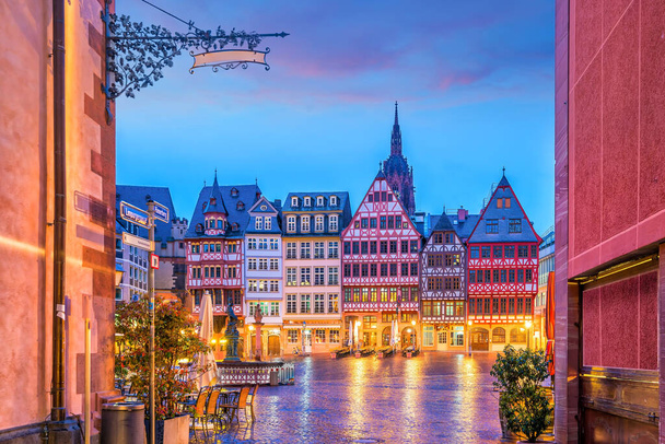 Staroměstské náměstí Romerberg ve Frankfurtu, Německo za soumraku - Fotografie, Obrázek