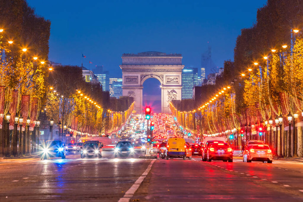 Vítězný oblouk v Paříži, Francie za soumraku  - Fotografie, Obrázek