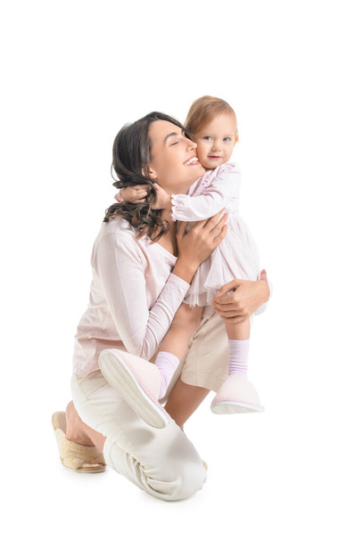 Glückliche Frau und ihre kleine Tochter auf weißem Hintergrund - Foto, Bild