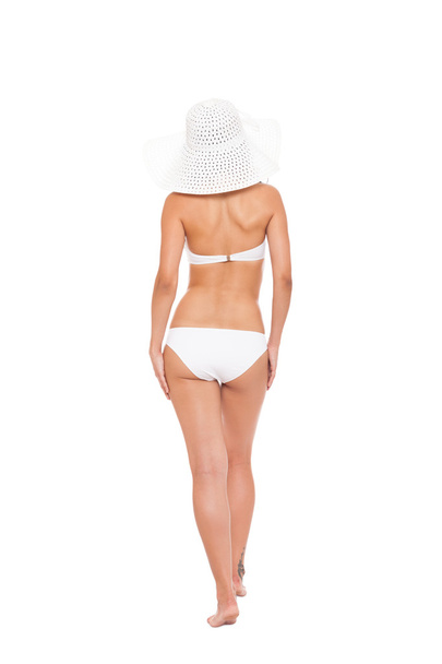 Rear view woman wearing summer hat - Foto, Imagem