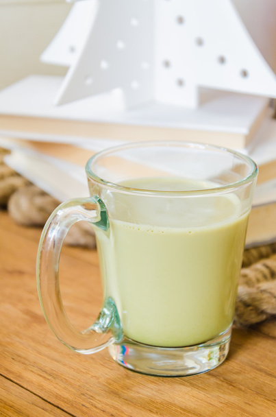 té verde con leche
 - Foto, imagen