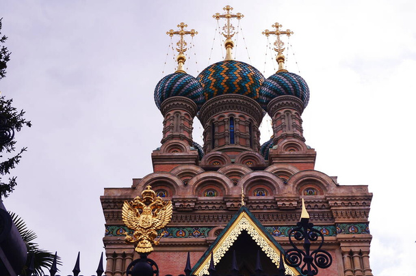 Cúpulas de la Iglesia Ortodoxa Rusa de la Natividad en Florencia, Italia - Foto, imagen