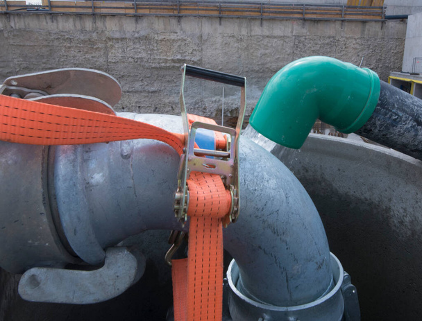 vodovodní potrubí nebo trubka v hydraulickém inženýrství a stavební služby - Fotografie, Obrázek