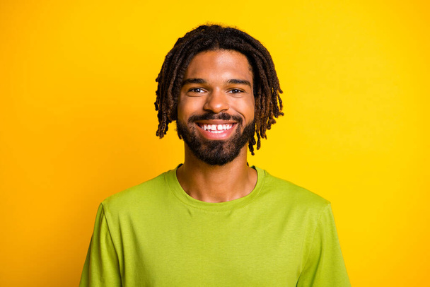 Portrait of satisfied dark skin guy smiling toothy in camera isolated over vivid color background - Фото, изображение