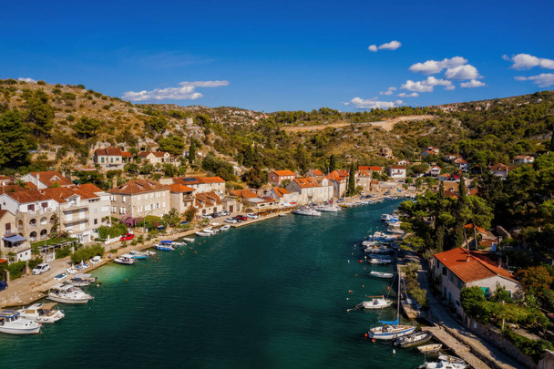 Bobovisca Na Moru村の空中ビュー,ブラック島,ダルマチア,クロアチア.2020年8月 - 写真・画像