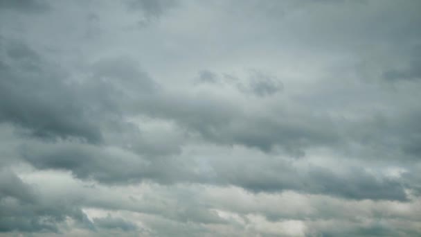 Yağmurdan Önce Gökte Hareket Eden Bulutların Zaman Hızı - Video, Çekim
