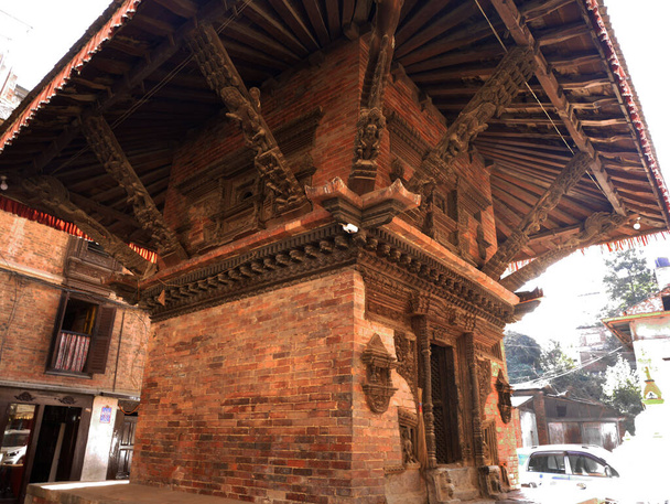 Ancien bâtiment antique temple culte sanctuaire palais de nepal Lalitpur ou Patan Bhaktapur durbar place pour les népalais et les voyageurs étrangers visite respect prière à Katmandou, Népal - Photo, image