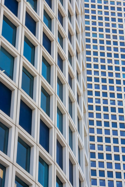 moderno edificio per uffici in città - Foto, immagini