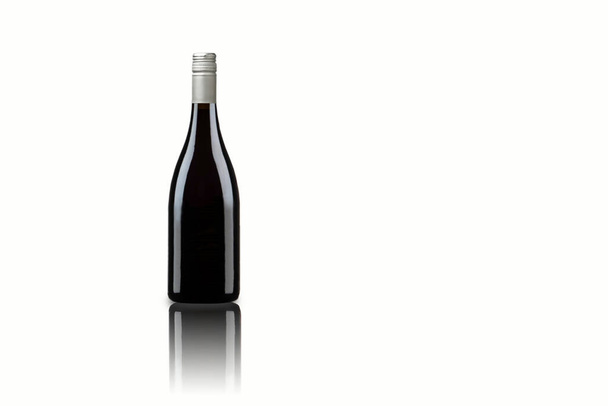Geïsoleerd diverse wijnfles op witte achtergrond, geschikt voor uw ontwerp element.3D rendering. - Foto, afbeelding