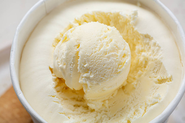Close up of white ice cream scoops inpaper box - Φωτογραφία, εικόνα
