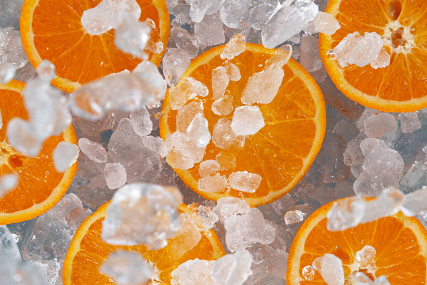 Sliced fresh oranges with crushed ice. - Fotografie, Obrázek