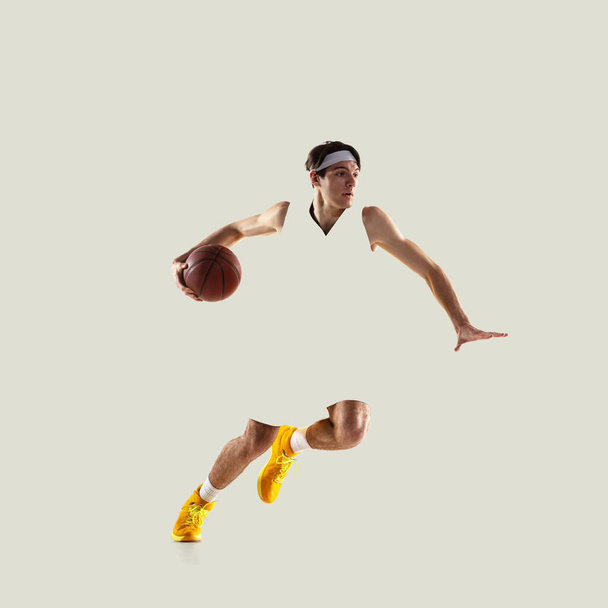 Hedendaagse kunst collage. Professionele mannelijke basketbalspeler spelen geïsoleerd op lichte achtergrond. - Foto, afbeelding