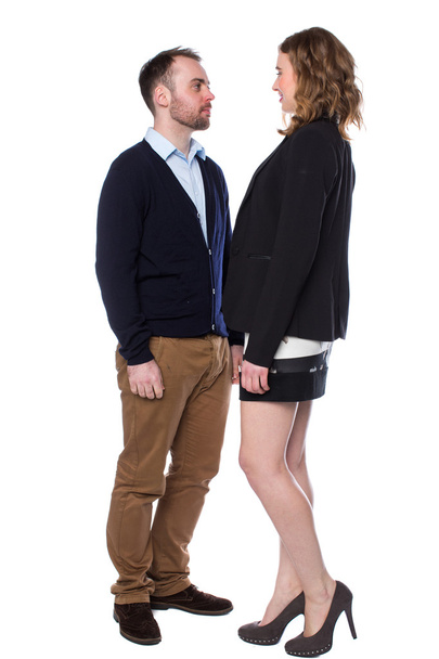 uzun boylu kadın kısa bir adam karşı karşıya - Fotoğraf, Görsel