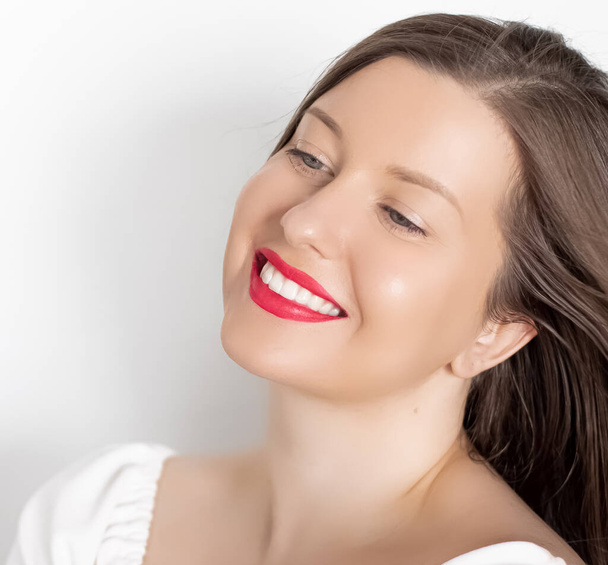 Happy smiling young woman with perfect white teeth and beautiful healthy smile, clean skin and natural makeup, female face portrait with positive emotion, beauty, wellness and skincare ad - Zdjęcie, obraz