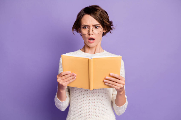 Photo portrait of unsure woman brunette hair reading information misunderstanding isolated on pastel purple color background - Photo, image